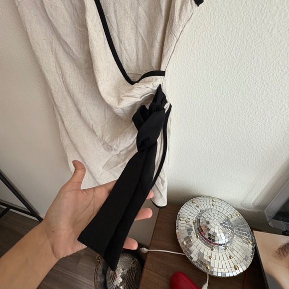 SHEIN Linen Blend Wrap Front Romper Cream Black Contrast Trim Size 6 M - Picture 5 of 8